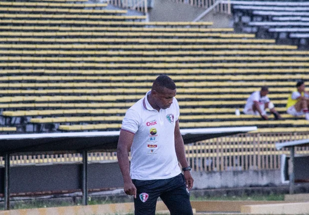 Carlos Alberto, técnico do Fluminense-PI emprestado para o Piauí