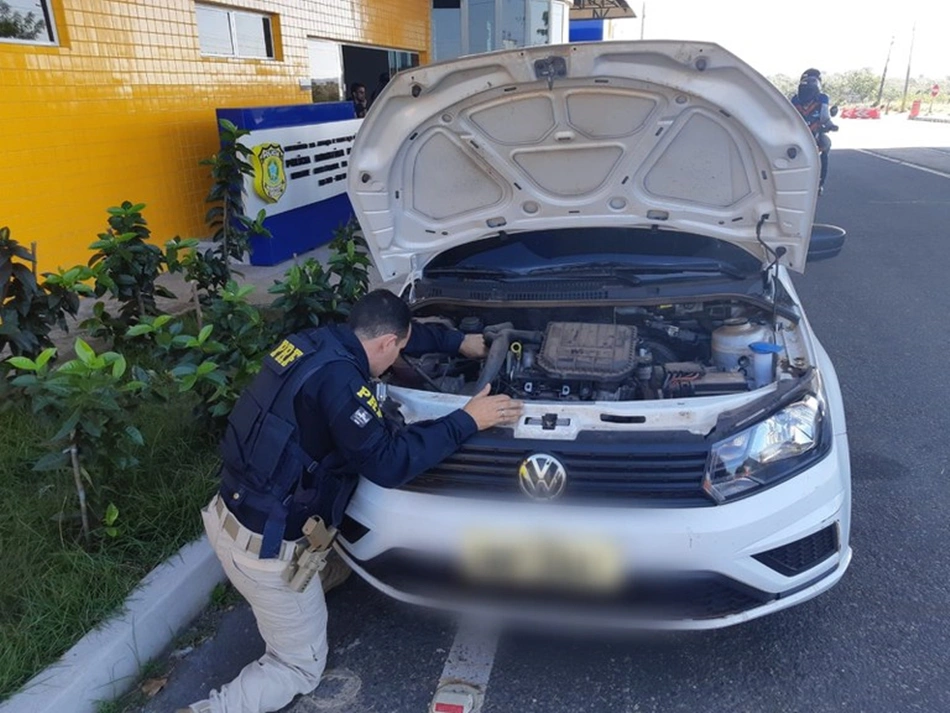 Carro recuperado pela PRF