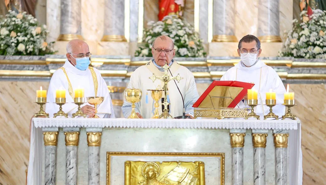 Celebrantes da missa