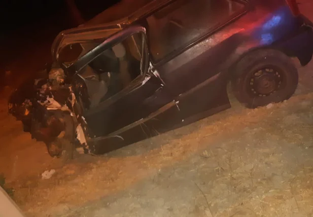 Colisão entre caminhão e carro deixa homem ferido na BR 316