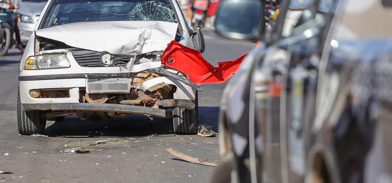 Colisão entre carro e moto deixa homem morto em Teresina