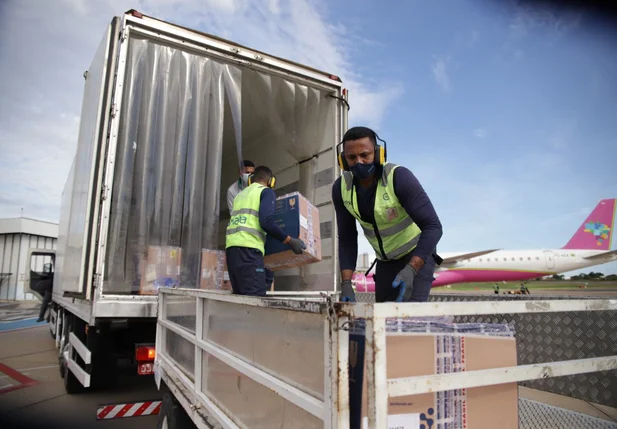 Covid-19: Piauí recebe mais 127 mil doses de vacinas nesta segunda