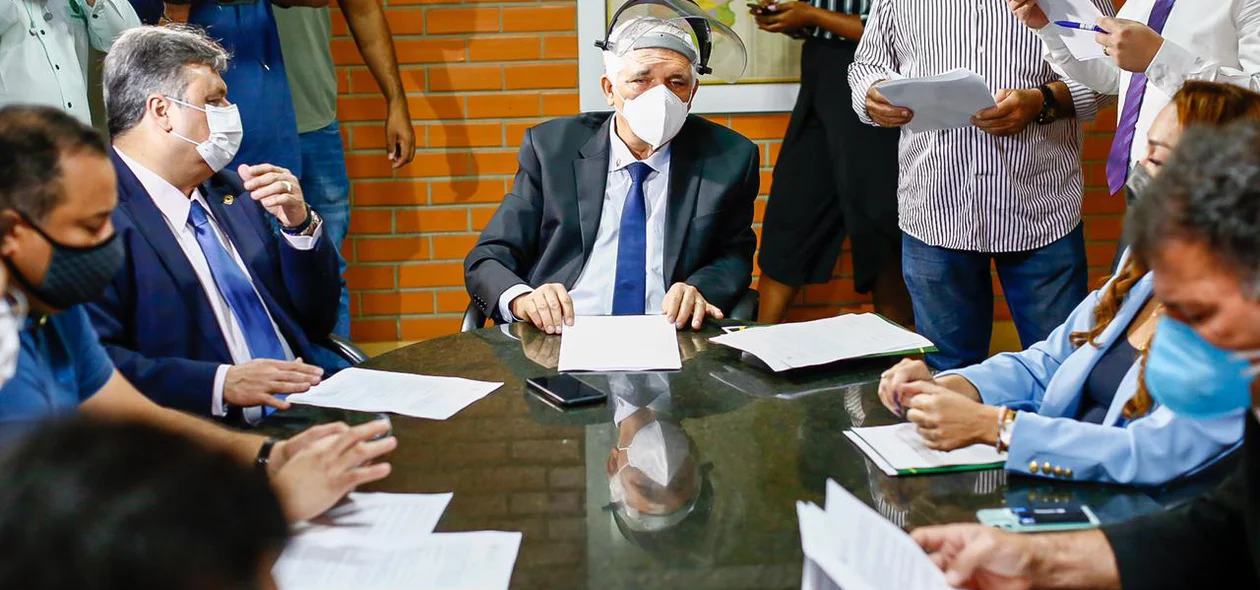 Deputado Themístocles Filho conduziu os trabalhos
