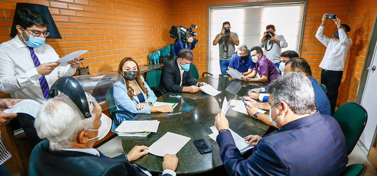 Deputados se reuniram na manhã desta segunda-feira na Alepi