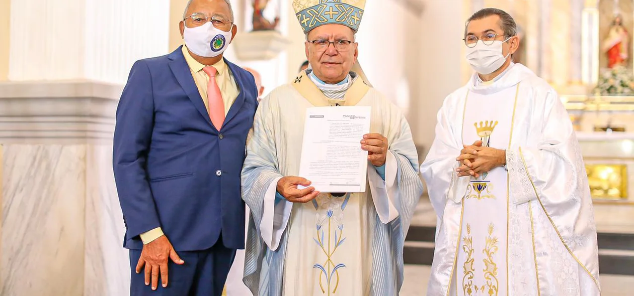Dr. Pessoa ao lado dos celebrantes