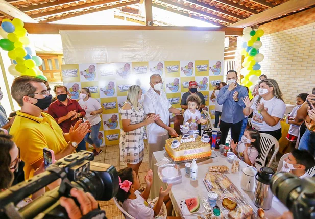 Dr. Pessoa comemora aniversário com crianças