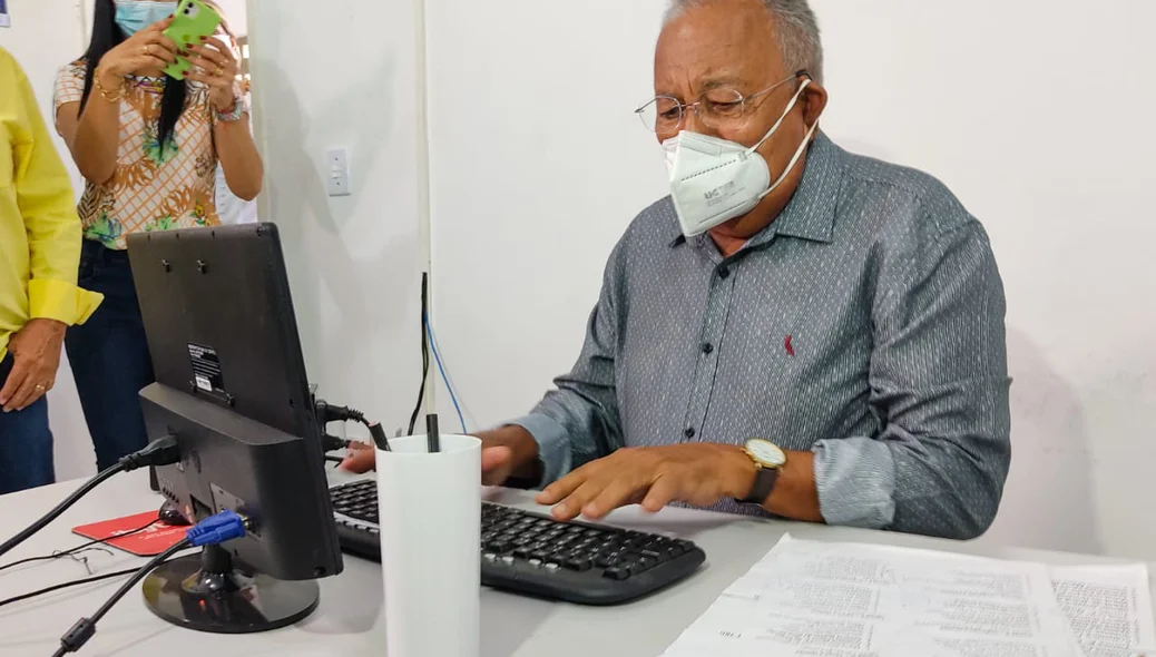Dr. Pessoa em uma das salas