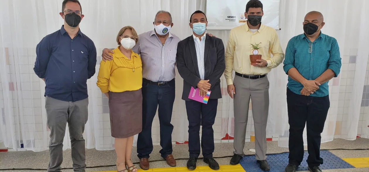 Dr. Pessoa inaugura escola