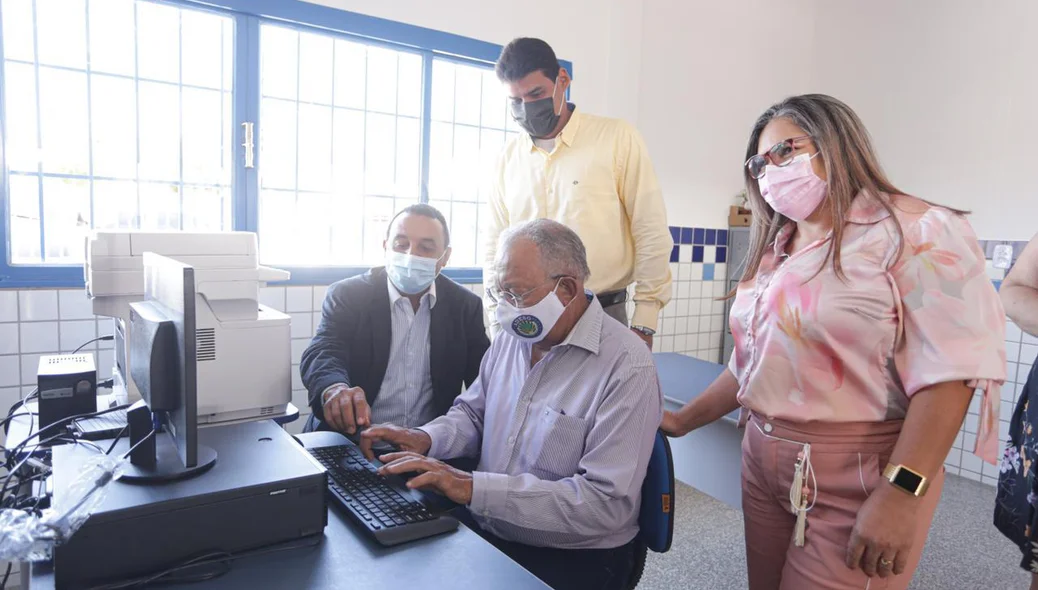 Dr. Pessoa participando da inauguração da escola
