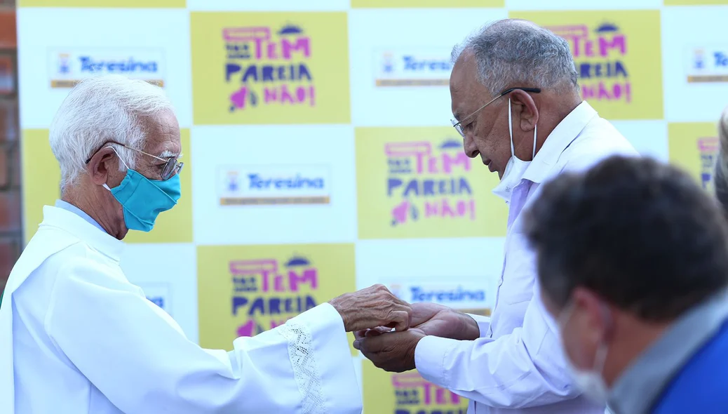 Dr. Pessoa participando da missa de comemoração do Hospital da Primavera
