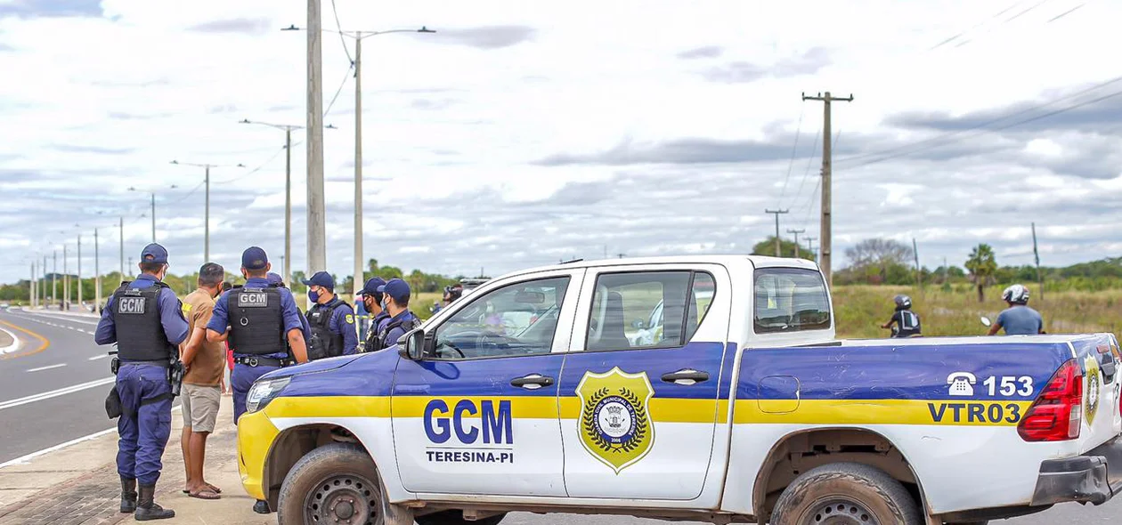 Equipe da GCM no local do acidente