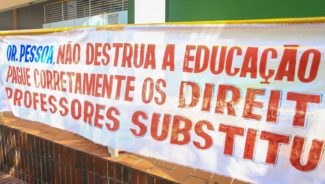 Faixas utilizadas pelos professores durante o protesto