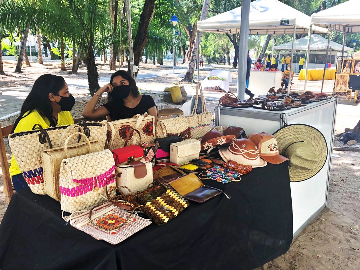 Feira acontece na Praça Saraiva