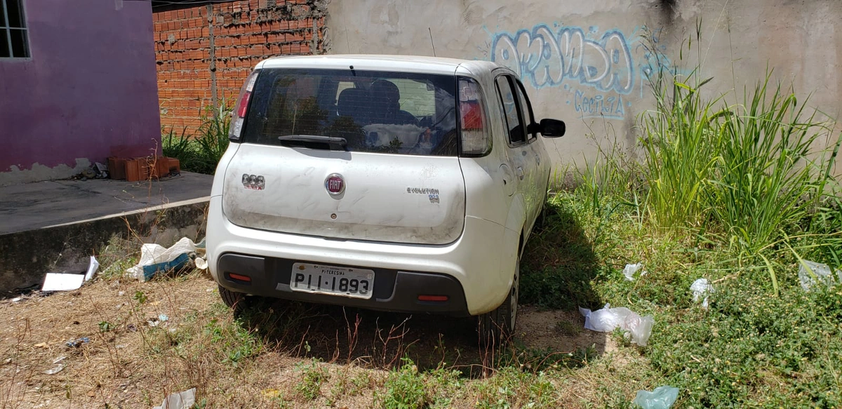 Fiat Uno recuperado do policial federal