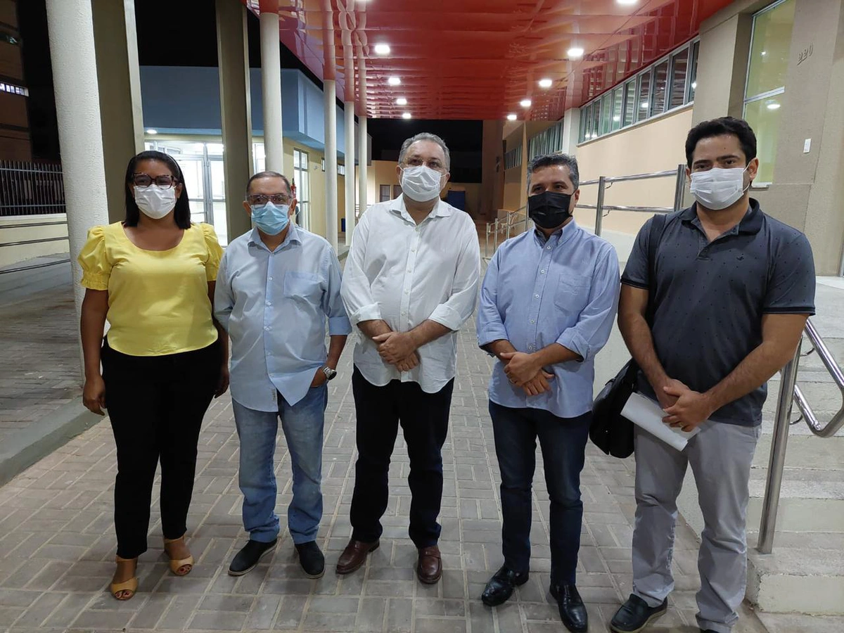 Florentino Neto visita Hospital Infantil