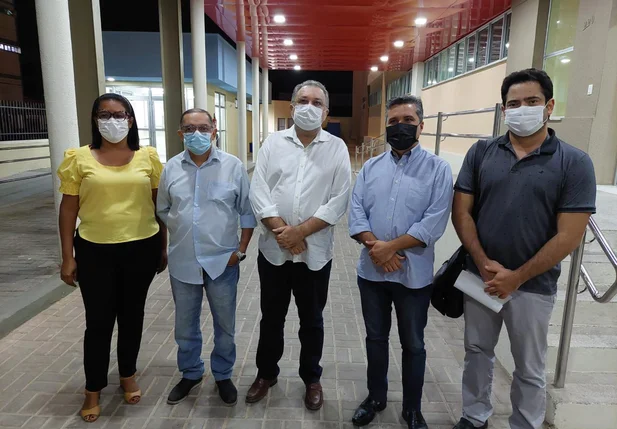 Florentino Neto visita Hospital Infantil