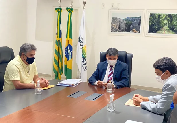 João Mádison e Wellington Dias com prefeito Bruno Neto