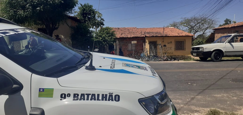 Jovem é morto a tiros dentro de residência na Avenida Boa Esperança
