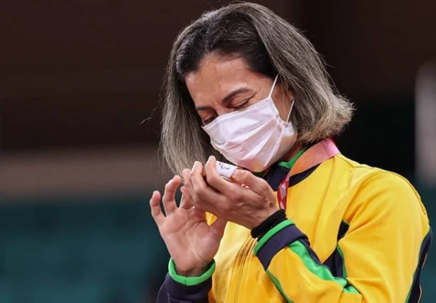 Judoca Lúcia Araújo se emociona após conquistar bronze na Paralimpíada de Tóquio