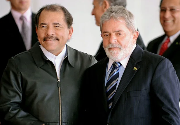 Lula aconselha Daniel Ortega a manter ditadura em Nicarágua