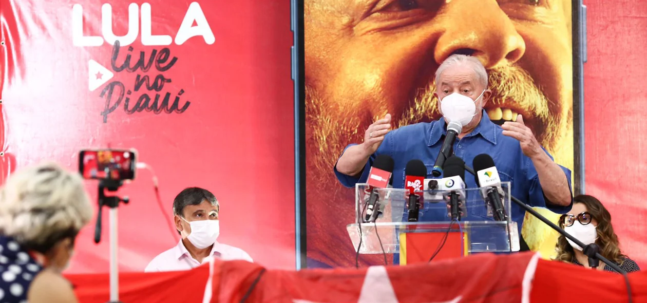 Lula participando de coletiva de imprensa em Teresina