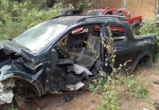 Mais carcaça de veículo apreendida