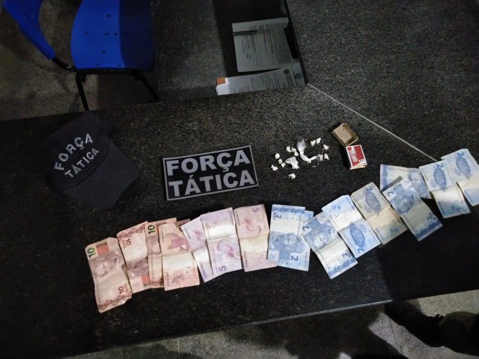 Material apreendido pelos policiais do 15º BPM