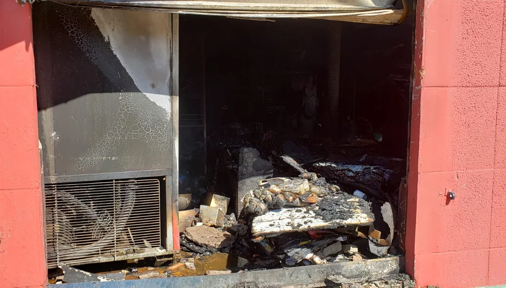 Material do comercial ficou totalmente destruído