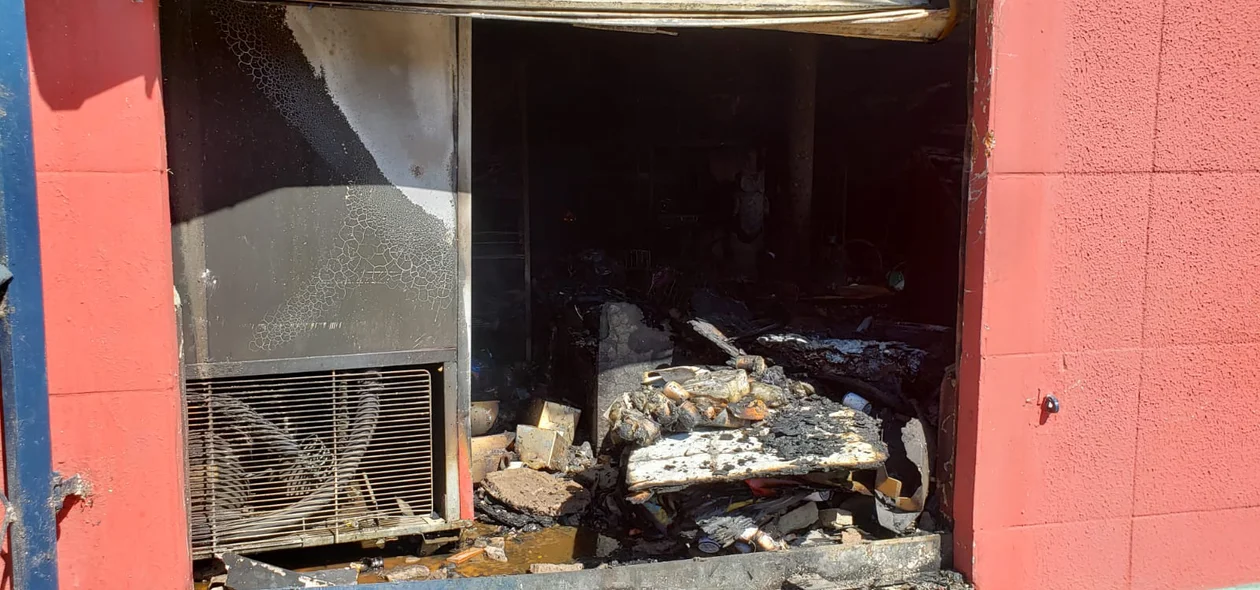 Material do comercial ficou totalmente destruído