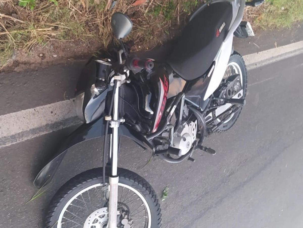 Motocicleta envolvida em acidente no bairro Promorar