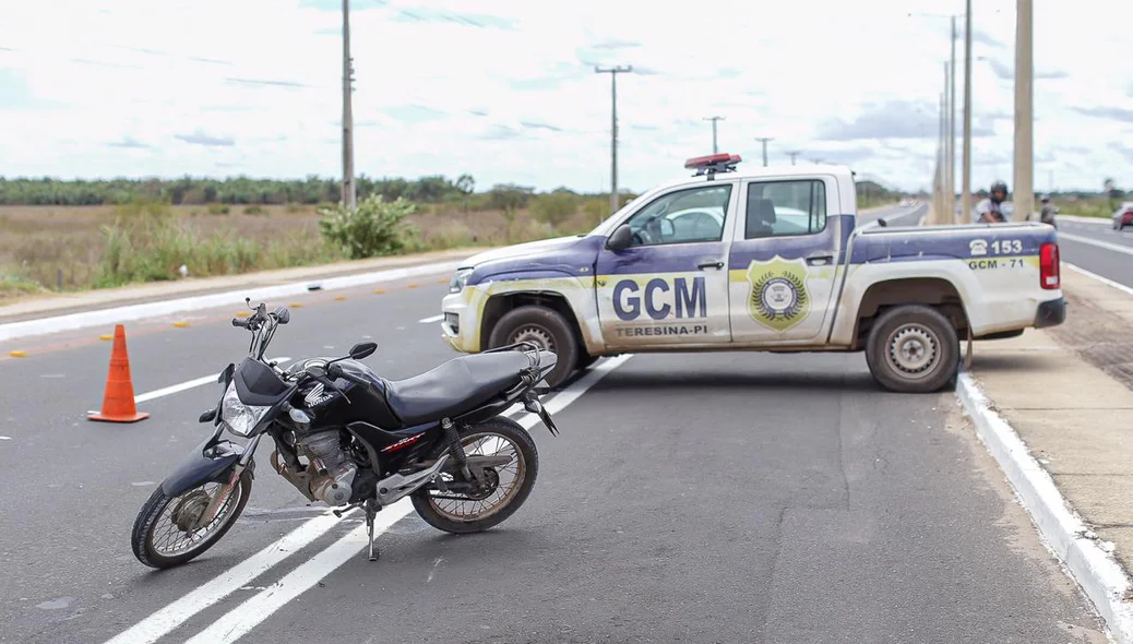 Motocicleta envolvida no acidente na Avenida Poti Velho