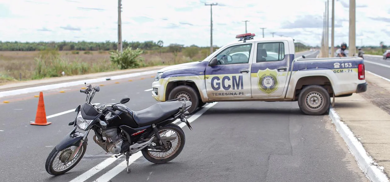 Motocicleta envolvida no acidente na Avenida Poti Velho