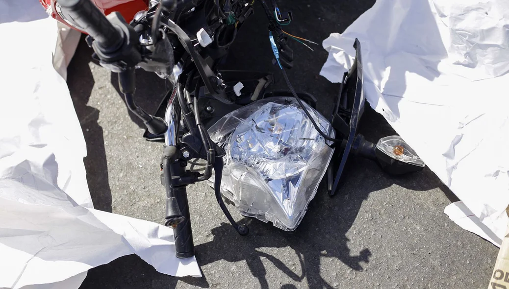Motocicleta ficou destruída
