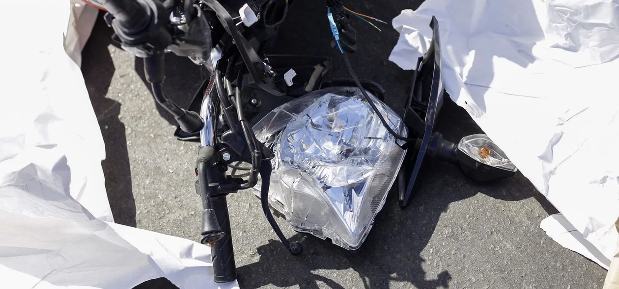 Motocicleta ficou destruída
