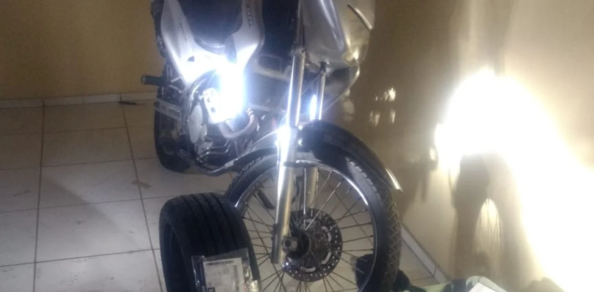 Motocicleta roubada apreendida