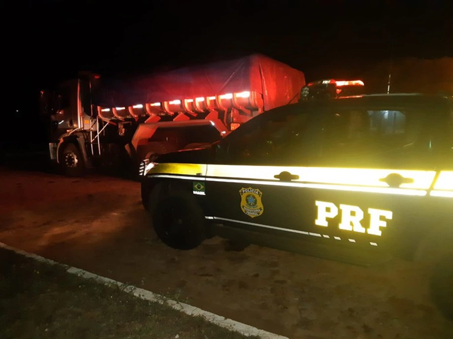 Motorista é preso com caminhão roubado em São João da Fronteira