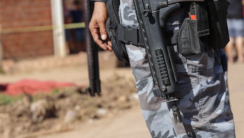 O bandido morreu no local