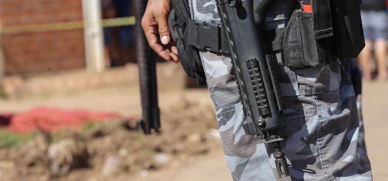 O bandido morreu no local