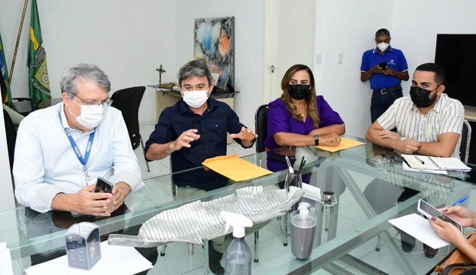 O encontro aconteceu na gabinete do prefeito Joel Rodrigues