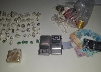 Objetos encontrados com o suspeito