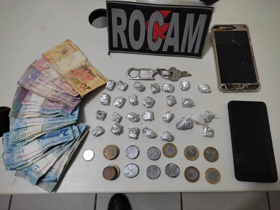 Objetos encontrados com o suspeito