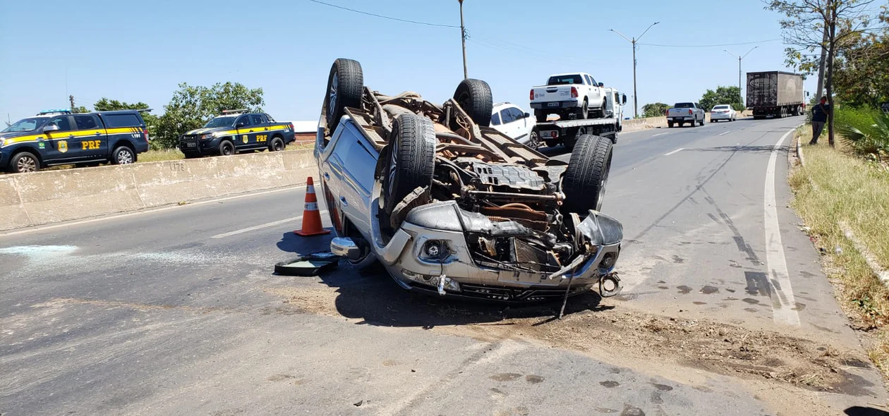 Pajero capotou na BR 316
