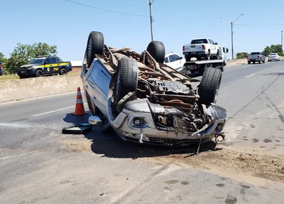 Pajero capotou na BR 316
