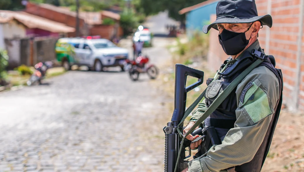 Polícia Militar no local do crime