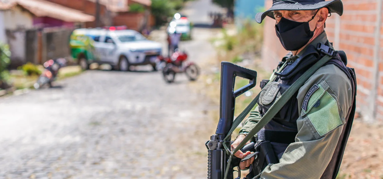 Polícia Militar no local do crime