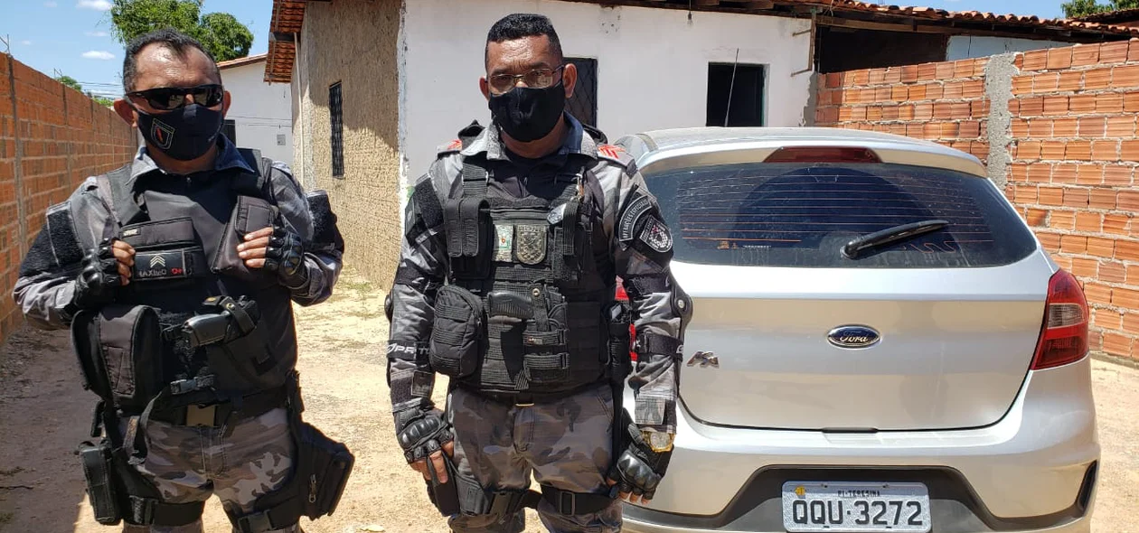 Policiais apreenderam carro utilizado em assalto na zona norte