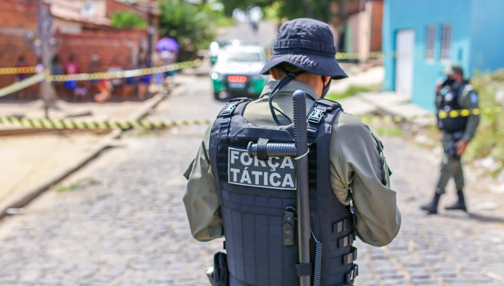 Policiais Militares  isolaram a área do crime