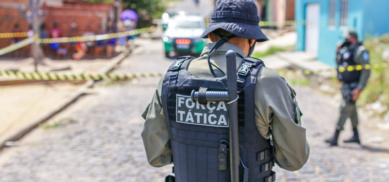 Policiais Militares  isolaram a área do crime