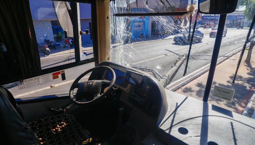 Por pouco, o motorista também não se feriu