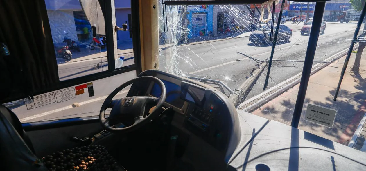 Por pouco, o motorista também não se feriu